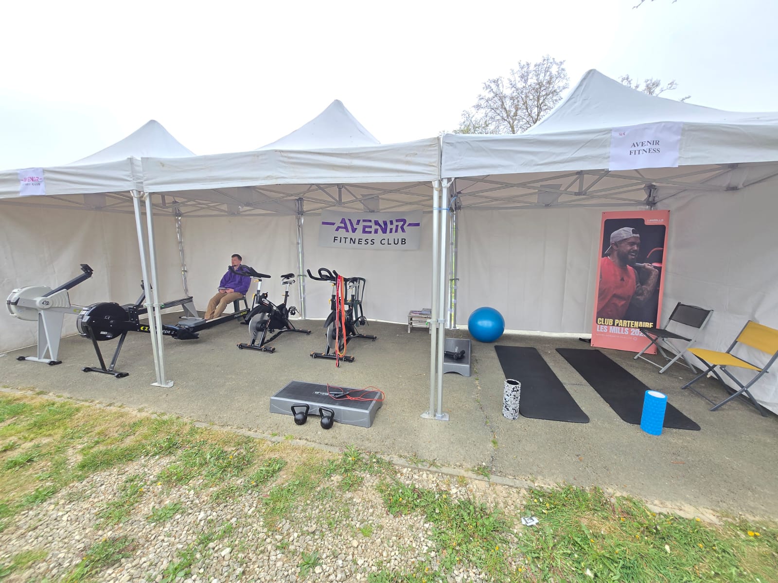 Stand Avenir Fitness
