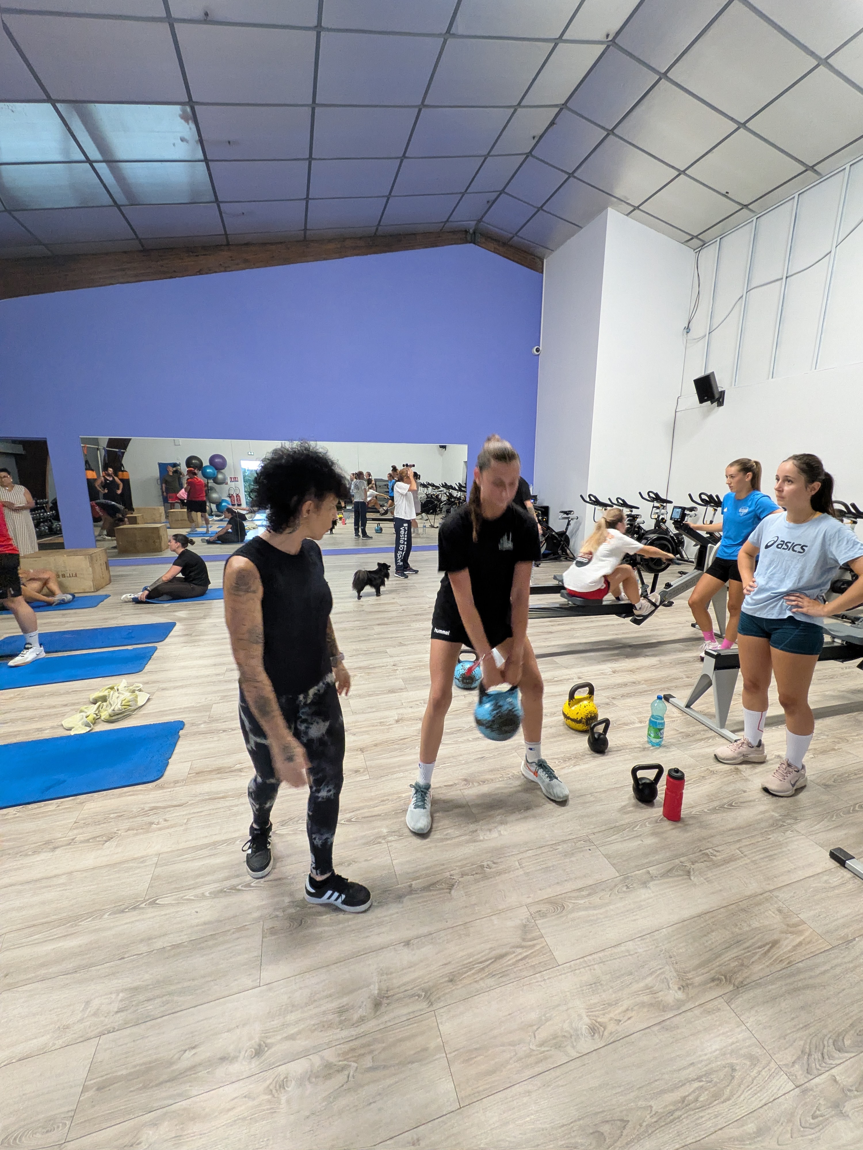 Atelier kettlebell pendant la soirée cardio du Stade Langonnais Handball à Avenir Fitness