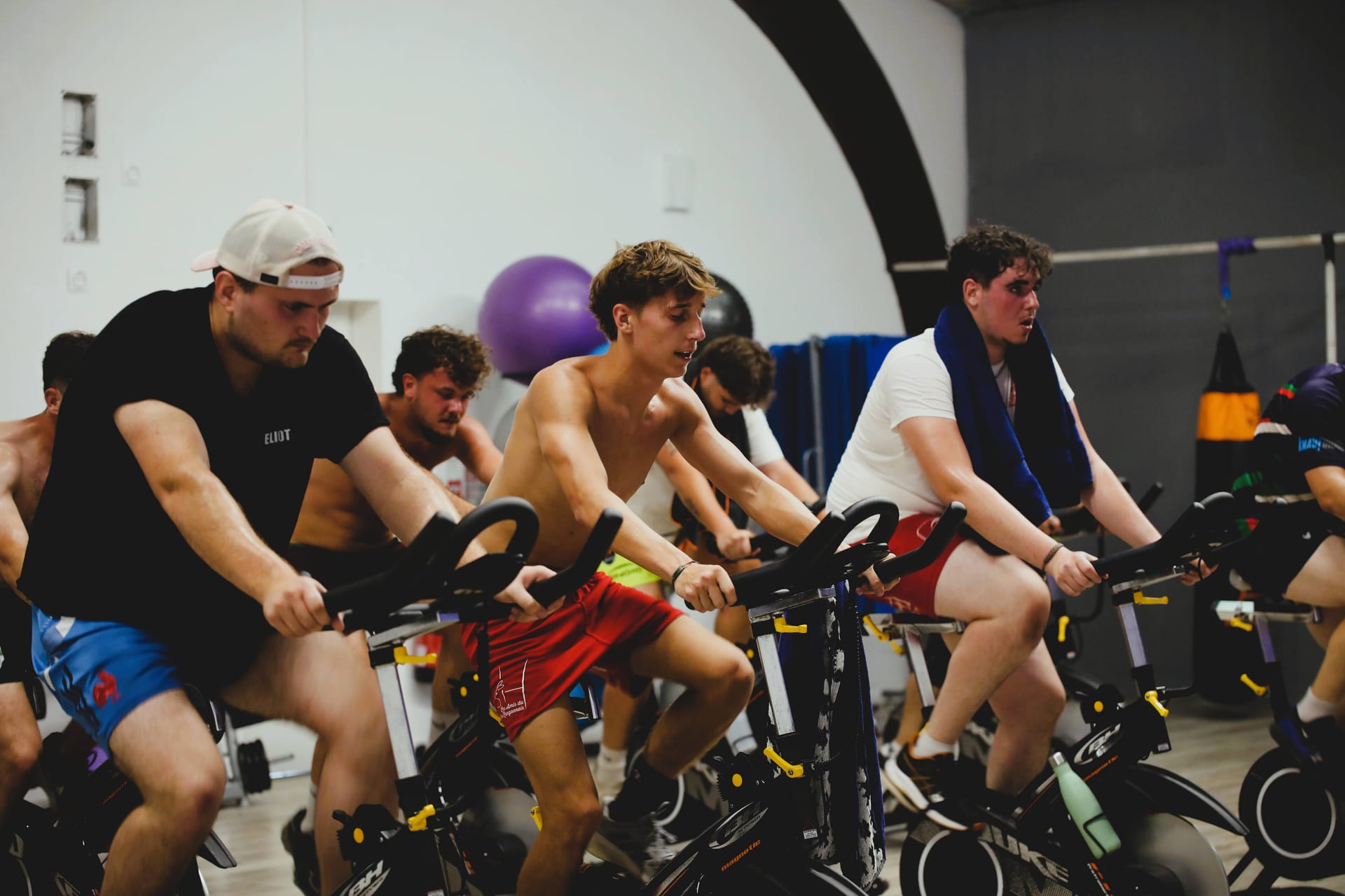 L'UA Cadillac Rugby à l'entraînement chez Avenir Fitness Langon — cross training et RPM