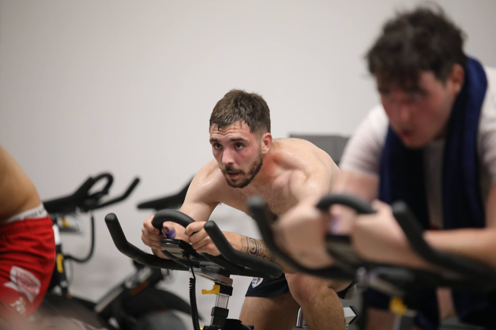 L'UA Cadillac Rugby à l'entraînement chez Avenir Fitness Langon — cross training et RPM