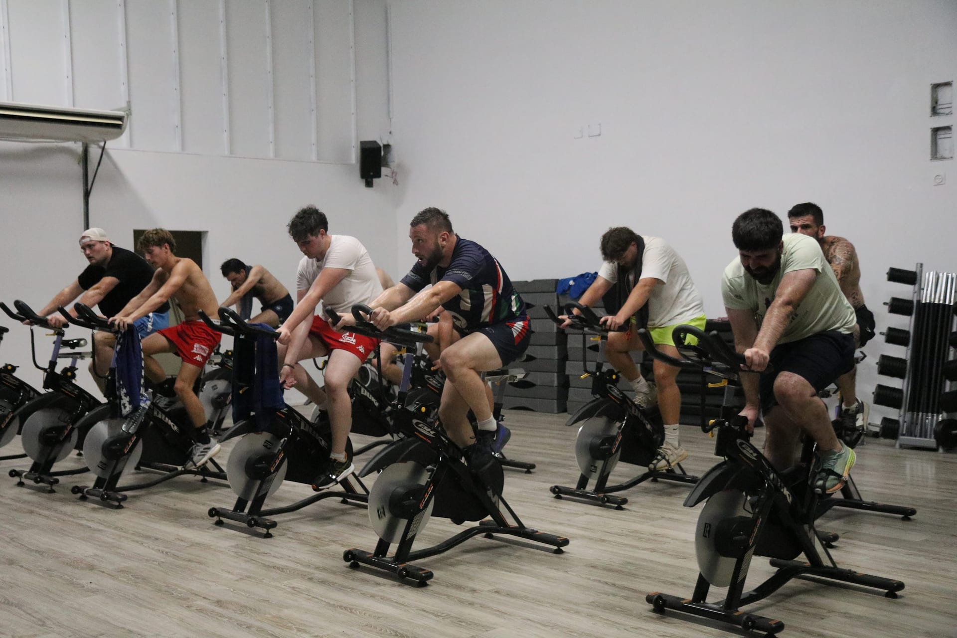 L'UA Cadillac Rugby à l'entraînement chez Avenir Fitness Langon — cross training et RPM